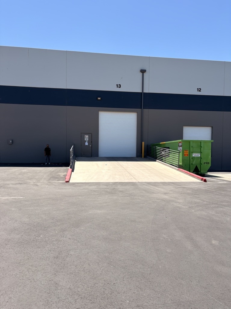 Commercial dumpster rental in Las Vegas for business owners and construction projects