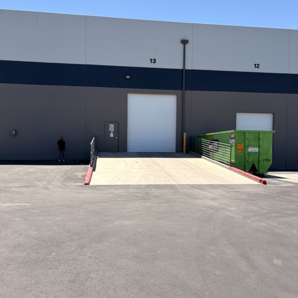 Commercial dumpster rental in Las Vegas for business owners and construction projects
